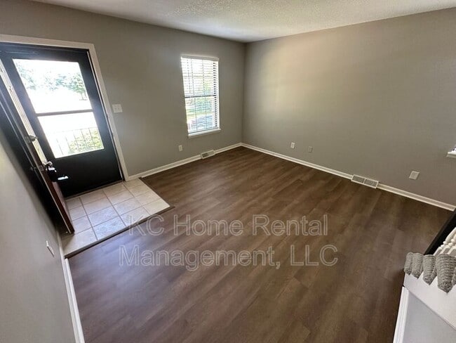 Building Photo - 8640 N Hull Ave