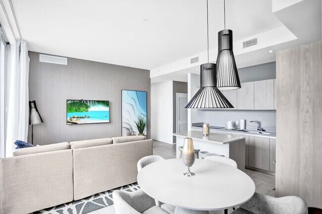 Building Photo - 4010 S Ocean Dr