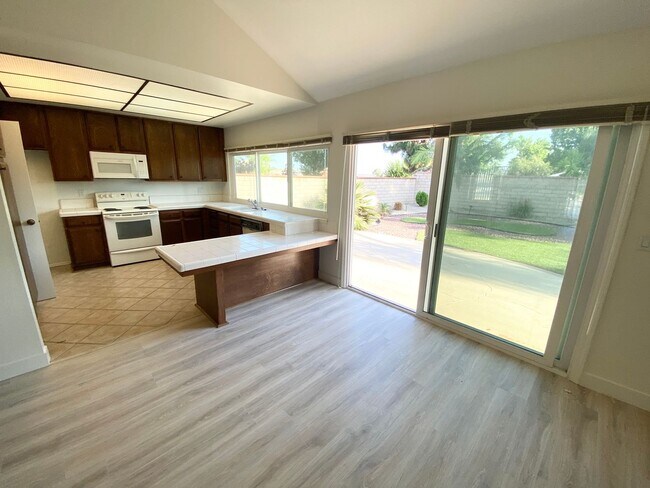 Building Photo - 6009 E La Paz Cir