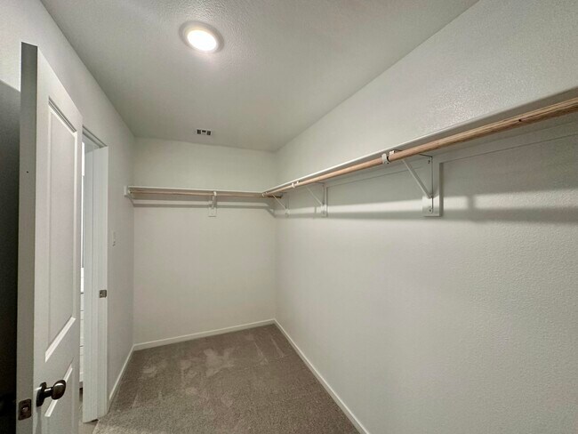 Building Photo - 1513 Good Pr Ave