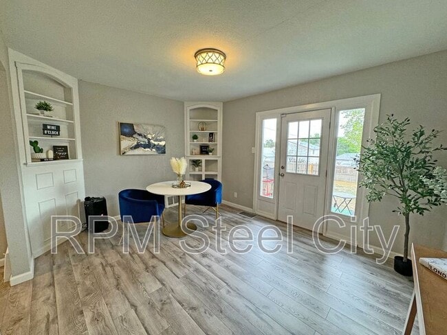 Building Photo - 2524 7th Ave