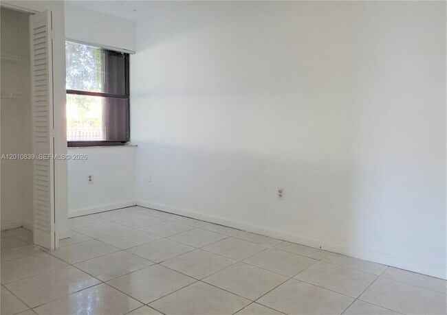 Building Photo - 10020 NW 9th St Cir
