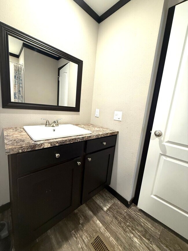 Building Photo - 3 bed 2 bath Mountain Living home!