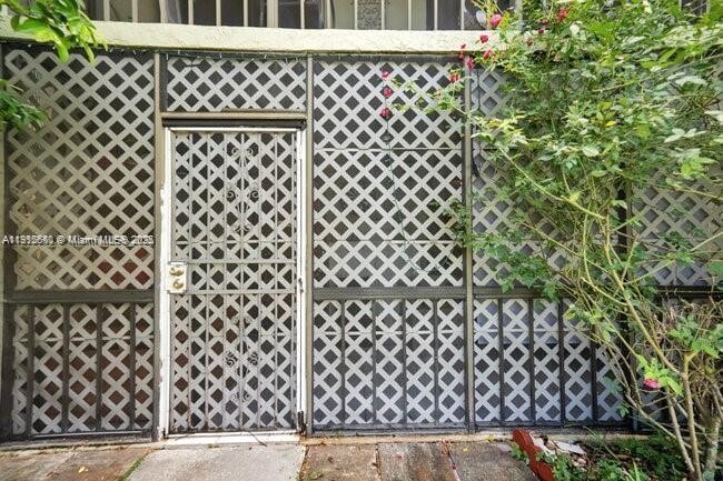 Building Photo - 9912 Hammocks Blvd