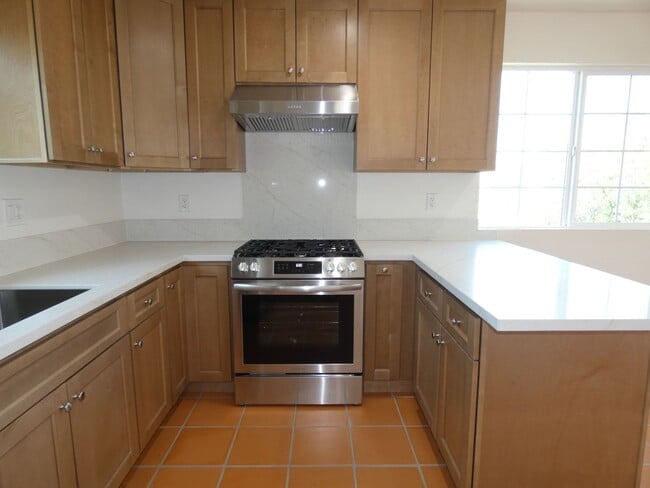 Building Photo - *Available NOW  in Whittier!*