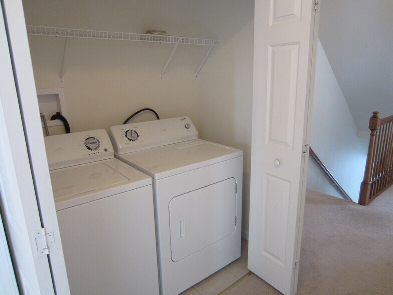 Washer/Dryer - 860 Main St