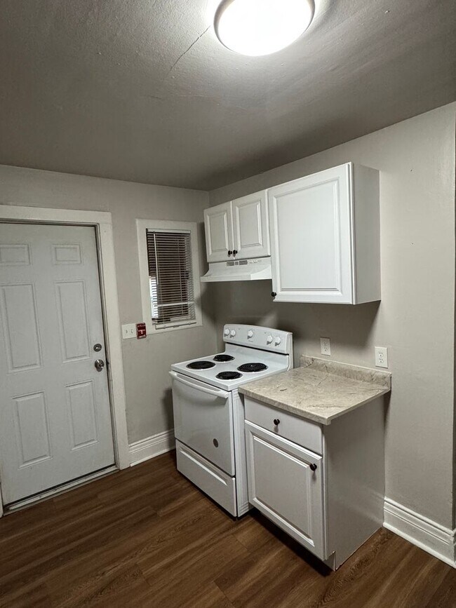 Building Photo - 120 E Spring St