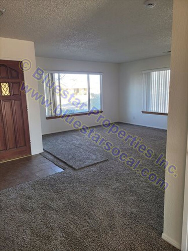 Building Photo - New Listing Located In Apple Valley