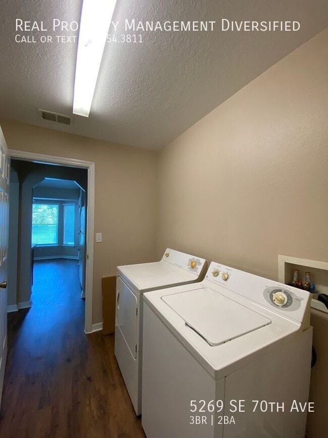 Building Photo - 5269 SE 70th Ave