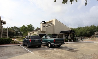 Building Photo - Royal Oaks of Pearland Apartments