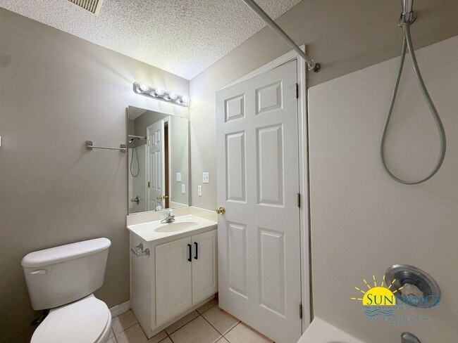 Building Photo - Stunning 2 Bedroom Townhome Near Eglin AFB & Hurlburt Field!