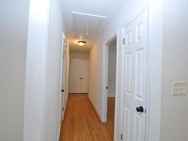 Building Photo - 7323 Idlewild Rd, Charlotte, NC 28212