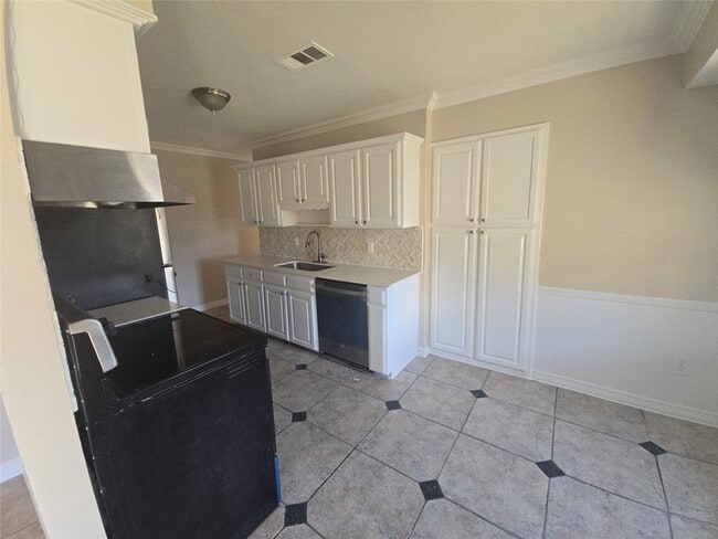 Building Photo - 2429 Salmon St