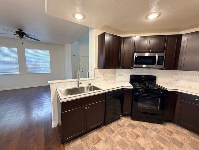 Building Photo - NW Reno Two Story - Beautiful Finishes with Mountain Views