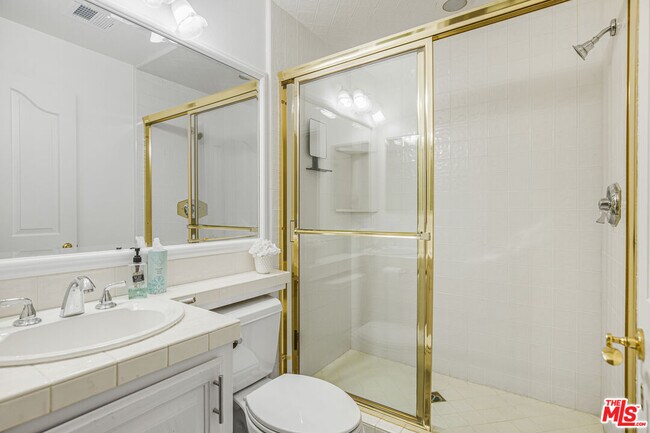 Building Photo - 6111 County Oak Rd