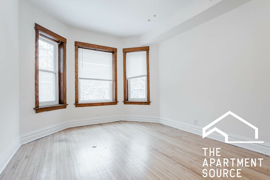 Building Photo - 3820 N Sheffield Ave