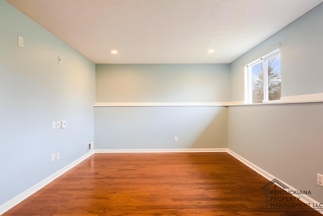 Building Photo - Newly Renovated Hillview Bi-Level! ASK US ABOUT OUR LONG-TERM LEASE SPECIAL TODAY!