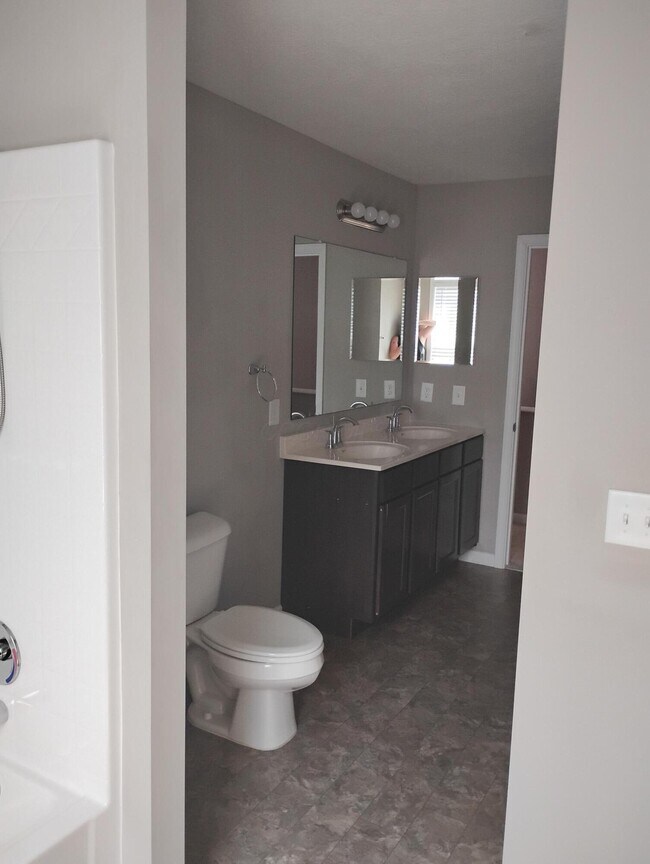 Building Photo - 1453 Hoovler Way
