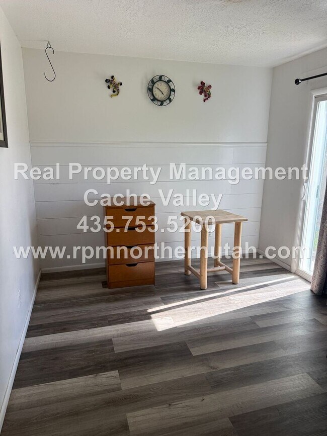 Building Photo - 357 N 200 W