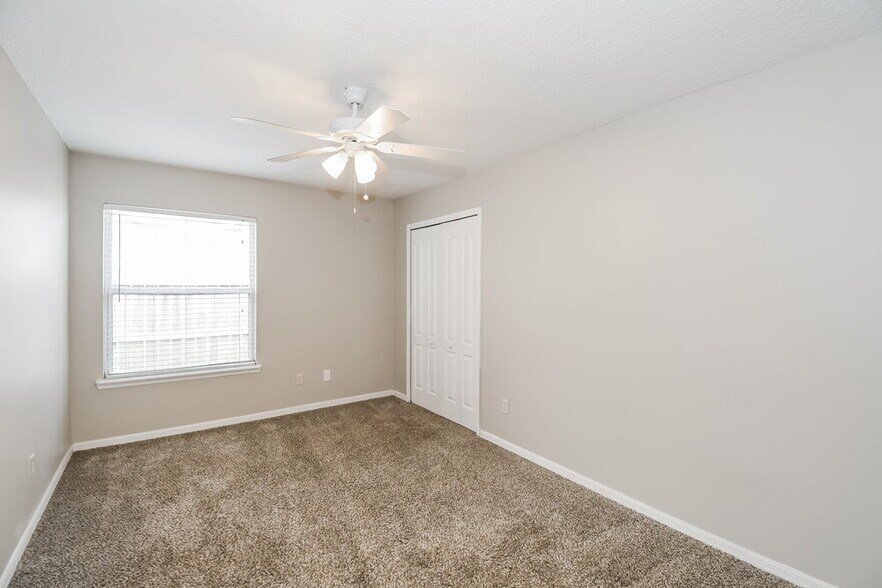 Building Photo - 1760 Glen Laurel Dr