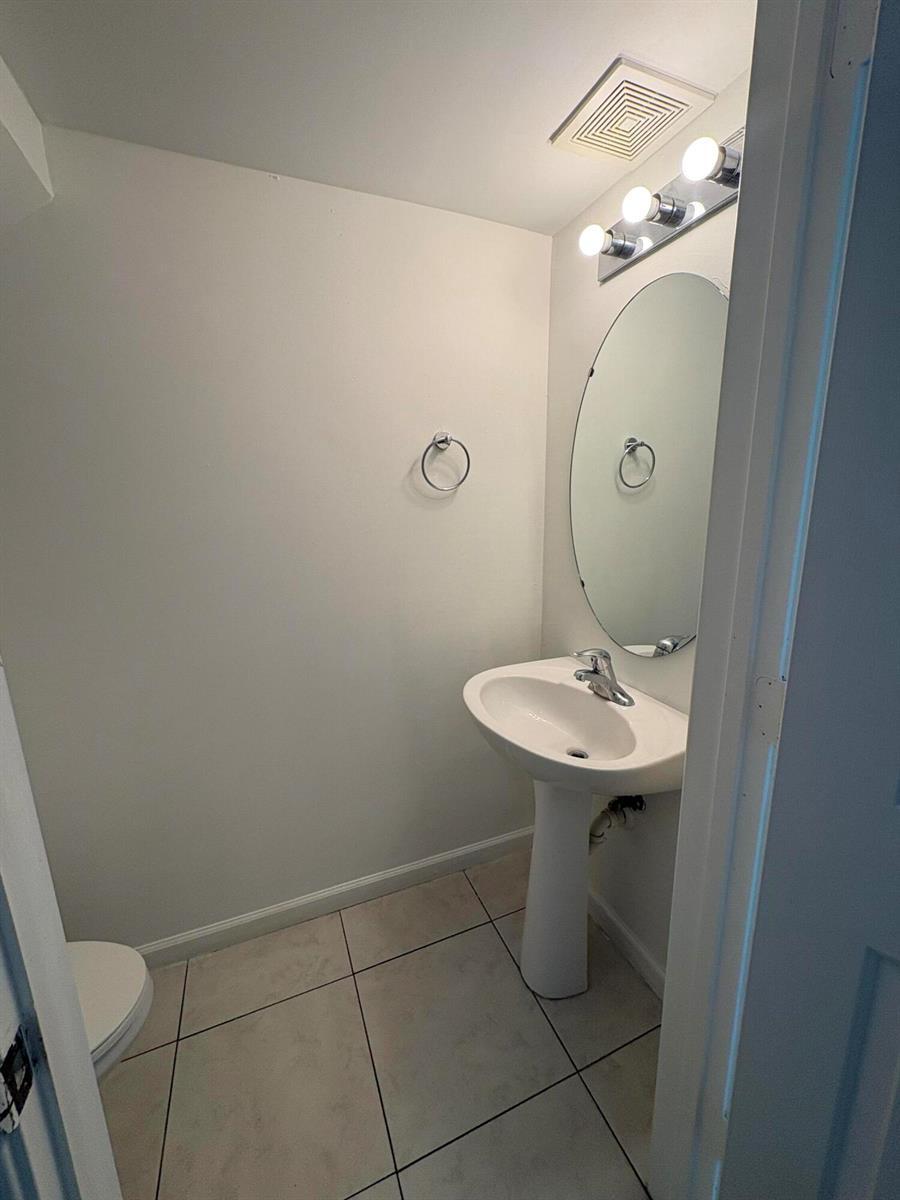Building Photo - 3122 Coral Ridge Dr