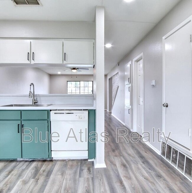 Building Photo - 2302 Indigo Ln