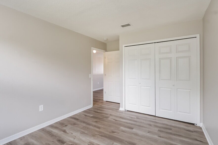 Building Photo - 1652 Crossvine Ct