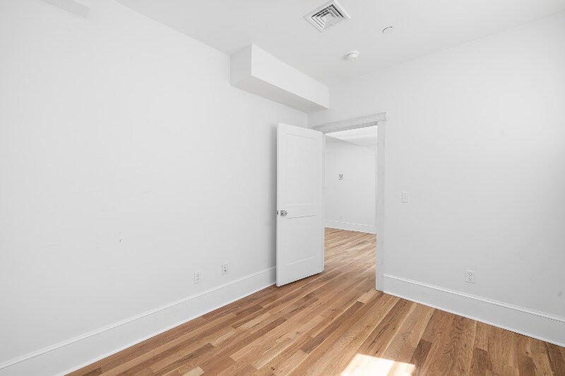 Building Photo - 293 Governor St