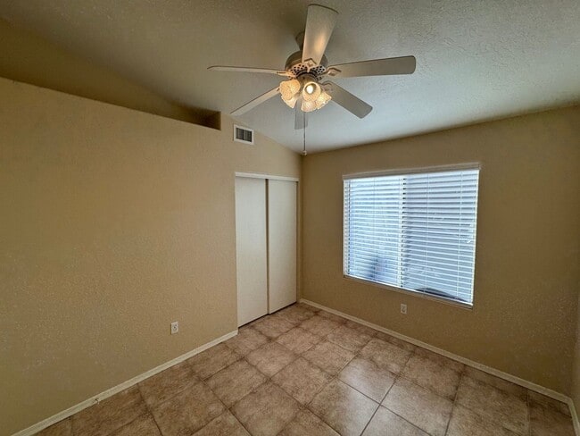 Building Photo - 3 Bedroom - 2 Bath - Mesa