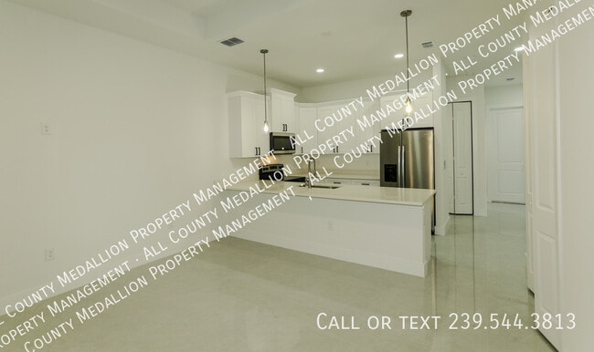 Building Photo - 141 Harold Ave S