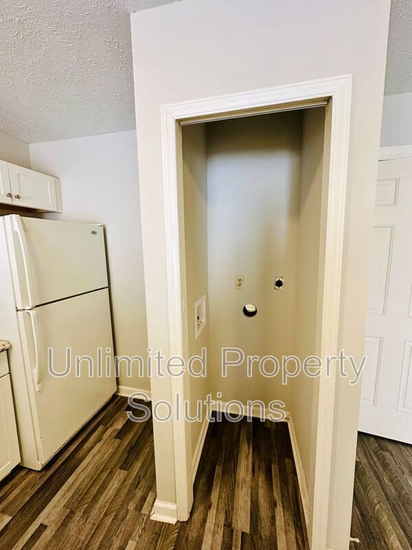 Building Photo - 215 Sunn Aire Ct