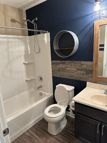 Building Photo - 5492 Bull Creek Dr