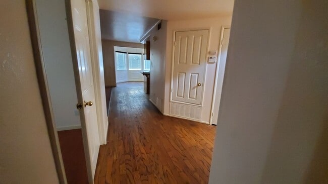 Building Photo - ( ( ( BEAUTIFUL 4 BEDROOM 3 BATH HOUSE!!! ...