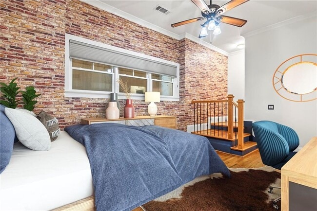 Building Photo - 395 Laurent St NW