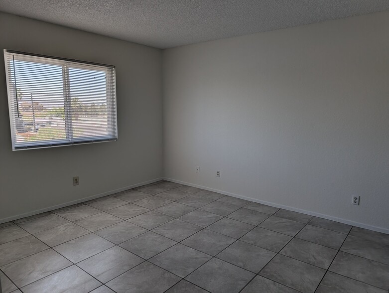 Building Photo - 841 Avenue A