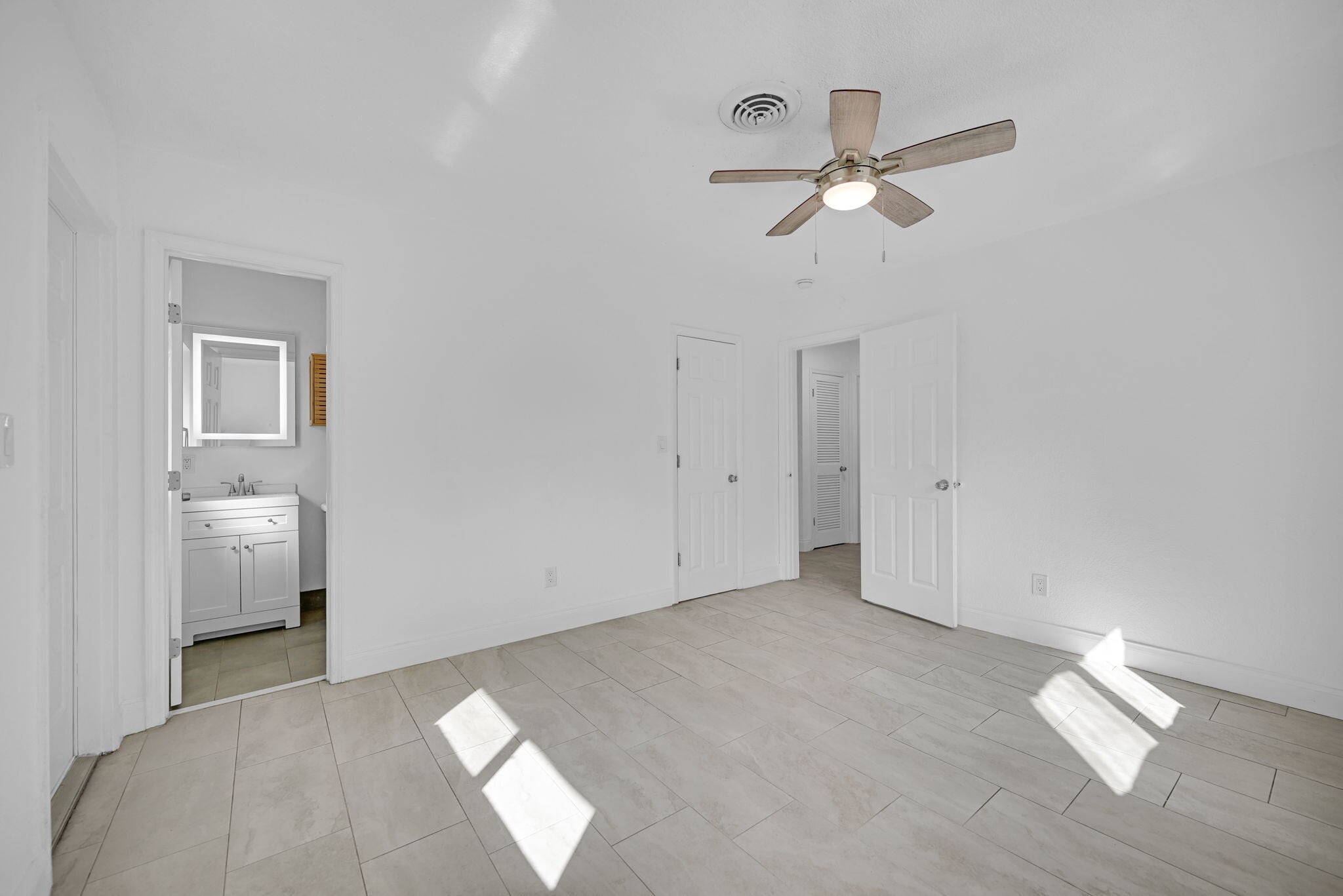 Building Photo - 1400 NW 2nd Ave