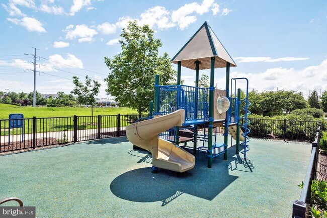 Building Photo - 3650 S Glebe Rd