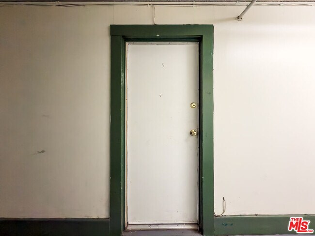 Building Photo - 3309 Main St