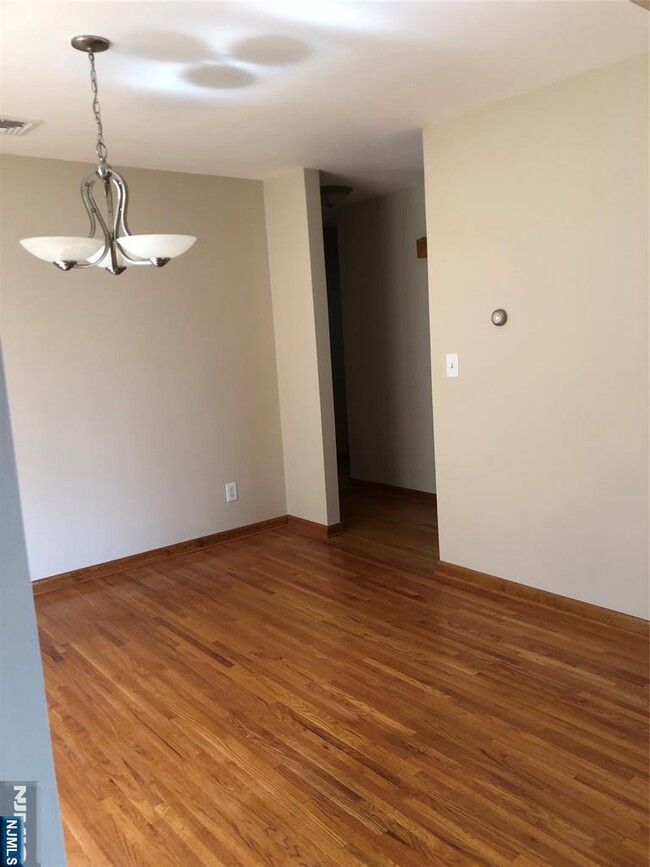 Building Photo - 504 2nd