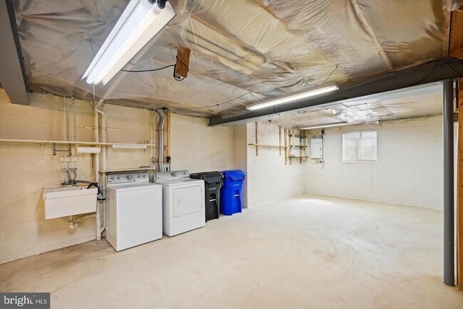 Building Photo - 14914 Laurel Oaks Ln