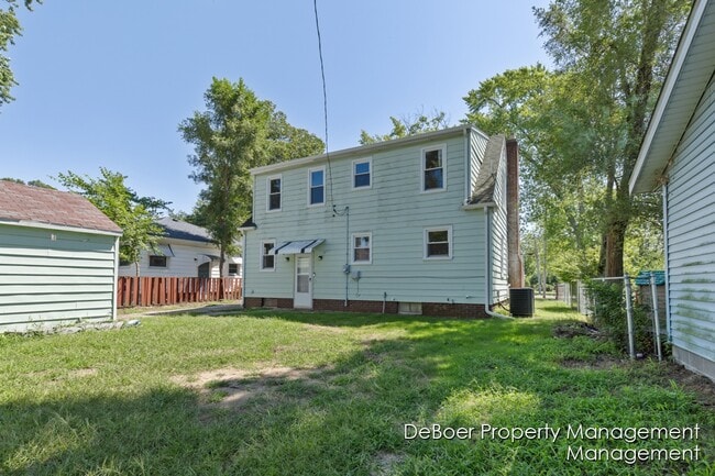 Building Photo - 2945 Roosevelt Rd