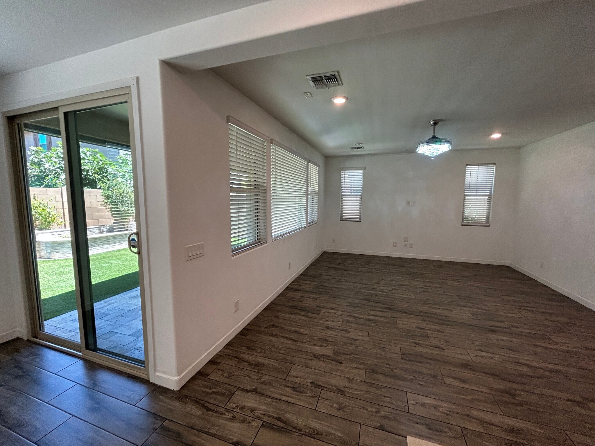 Building Photo - 1146 E Weatherby Way