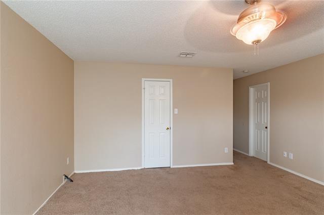 Building Photo - 2324 Maple Dr