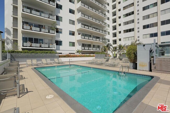 Building Photo - 1155 N La Cienega Blvd