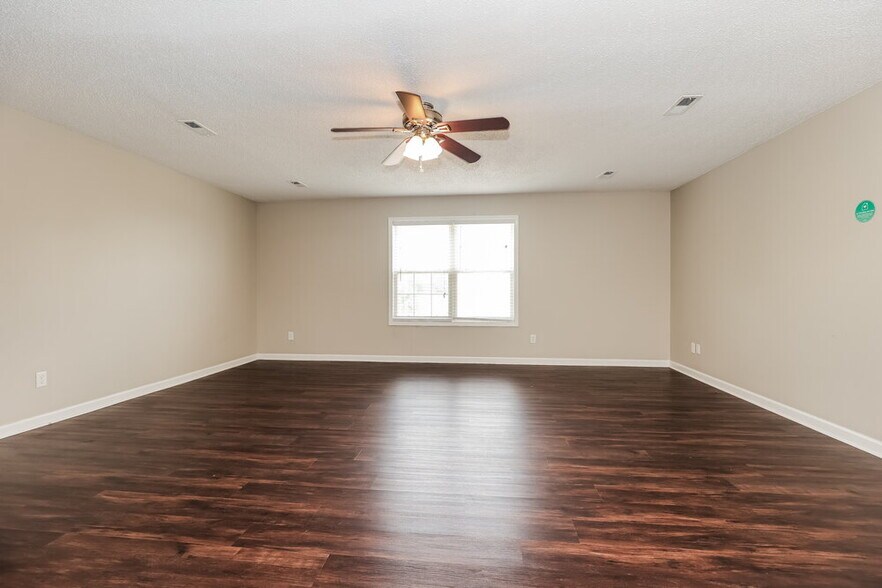 Building Photo - 2917 Hearthside Dr