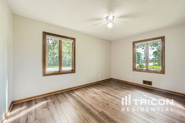 Building Photo - 14015 Flay Ave N