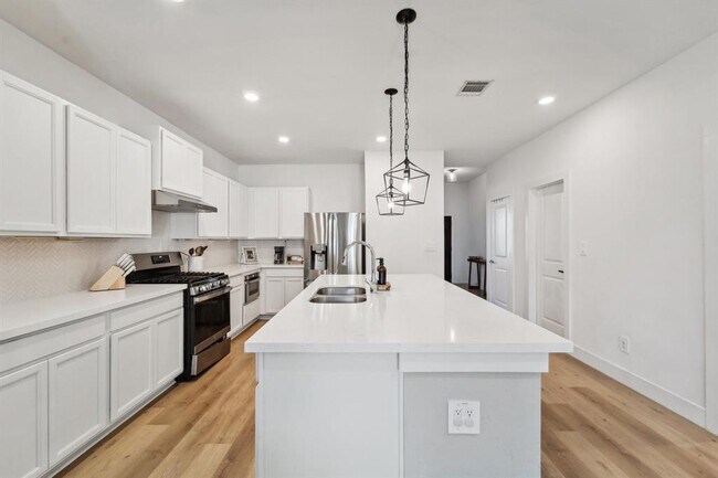 Building Photo - 788 Yellow Birch Ln