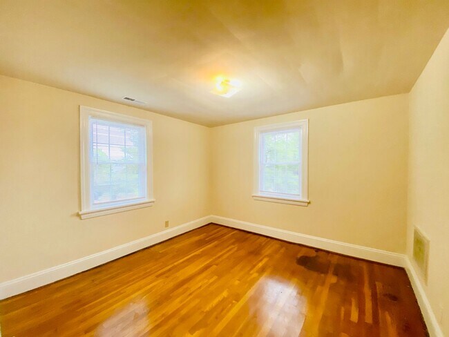 Building Photo - 4208 Fitzhugh Ave