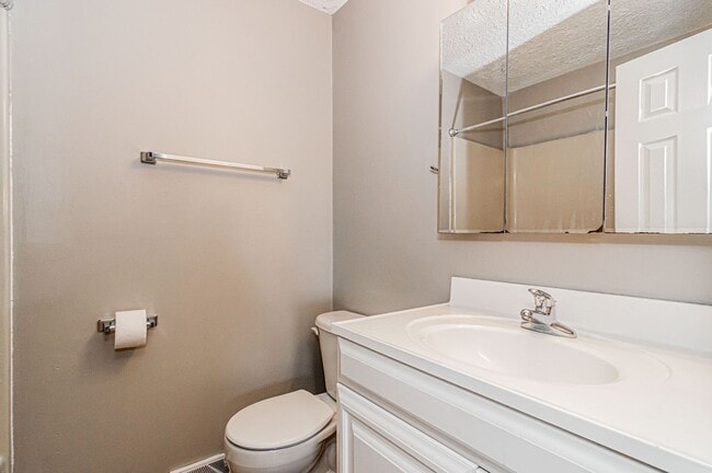 Building Photo - 1369 Parkside Dr