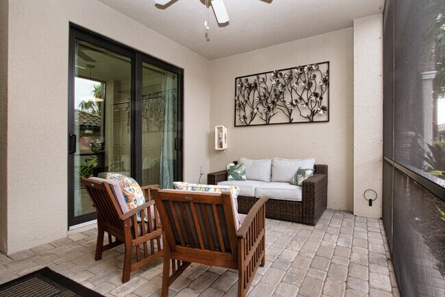 Building Photo - Like new 2BR, 2BA garage condo-Lakewood National